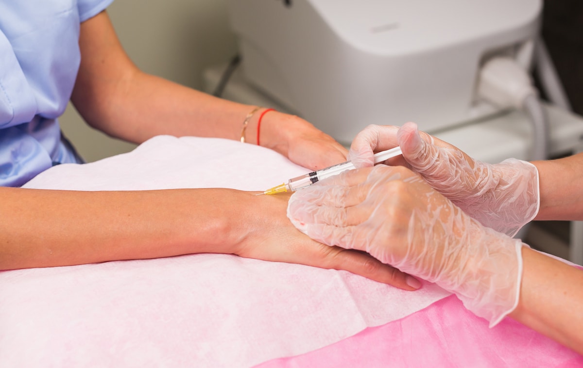 Hand Injections to Fight the Signs of Aging - Get all the Details!