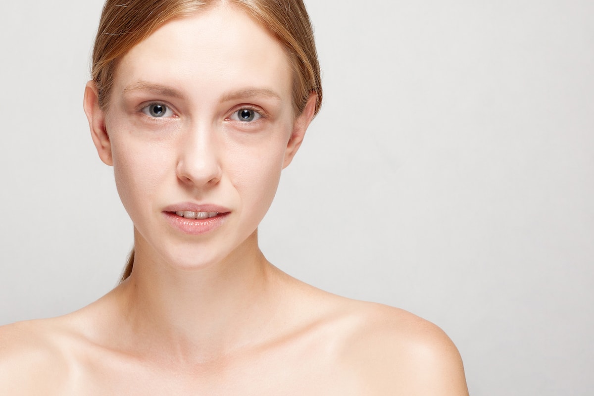 How to Reduce Bags and Hollowness Located Under the Eyes