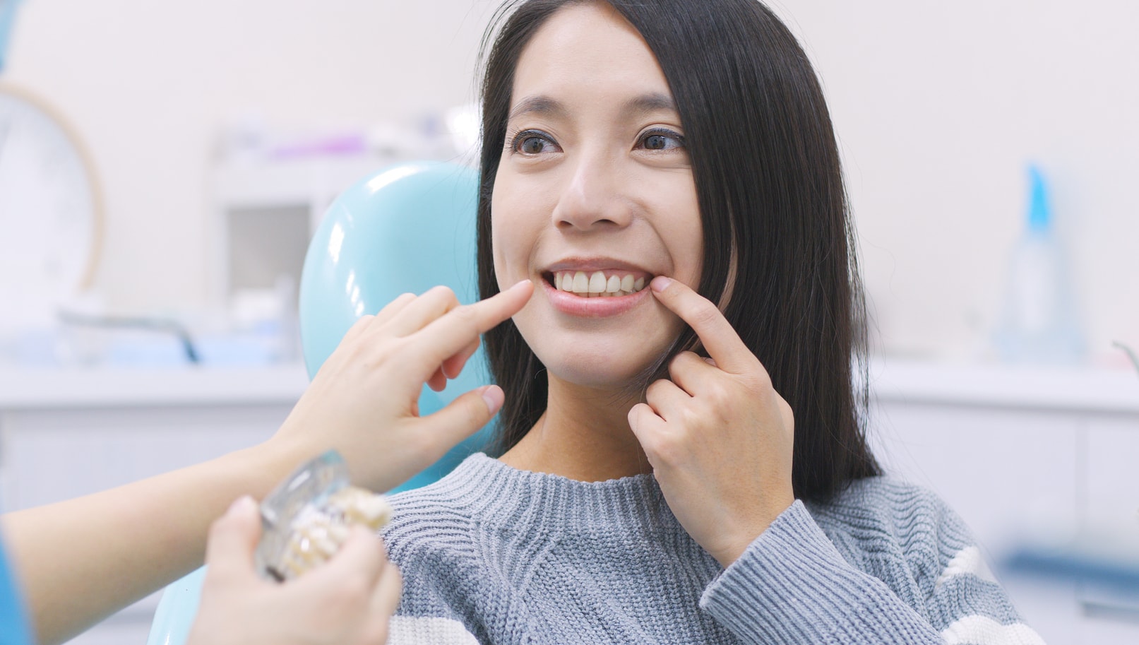 How A Dental Bridge Fixes Gaps In A Mouth From Missing Teeth | Cosmetic ...