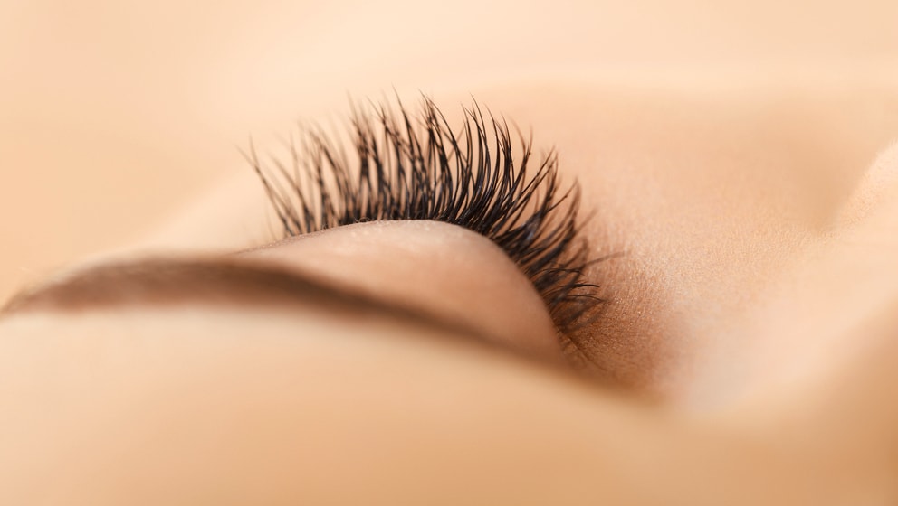 Woman has Eyelash Transplant to Replace Missing Eyelashes