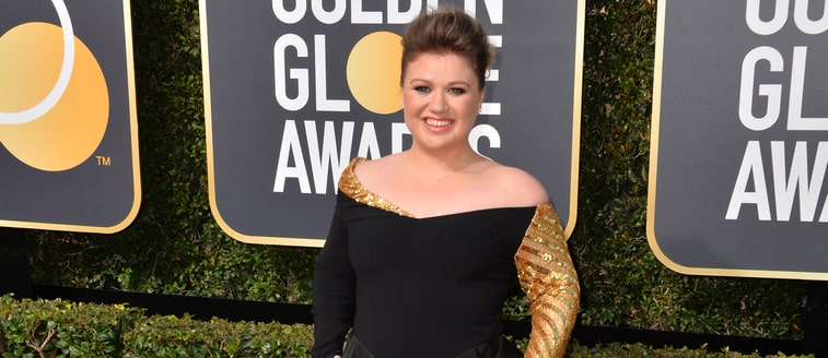 Kelly Clarkson talks about plastic surgery